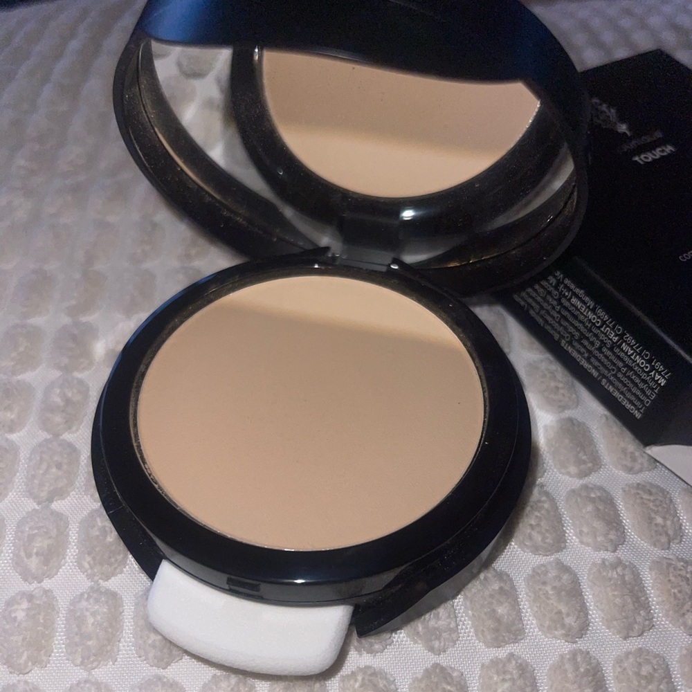 TULLE - Younique Pressed Powder
